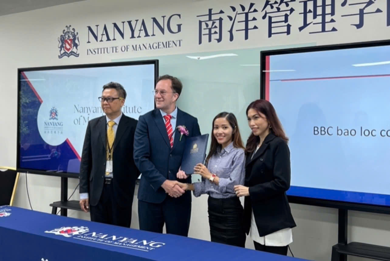 Đại diện BBC trong hoạt động tại Nanyang Institute of Management